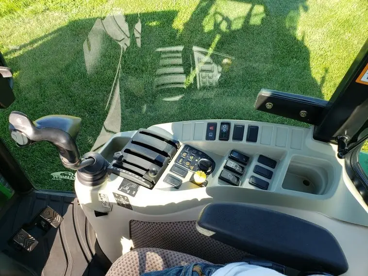 2015 JOHN DEERE 4066R MFWD - Image 17