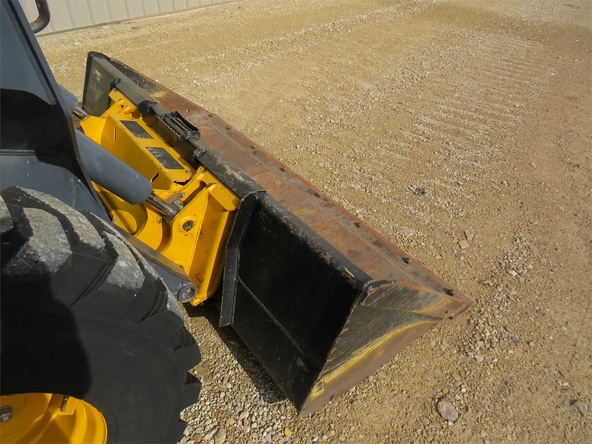 2017 JOHN DEERE 330G - Image 6