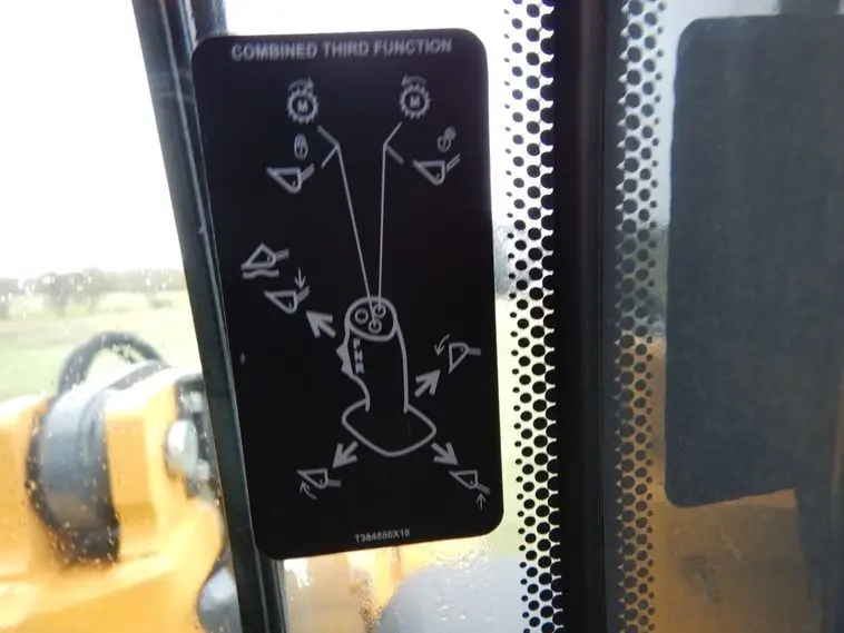 2018 JOHN DEERE 204L - Image 33