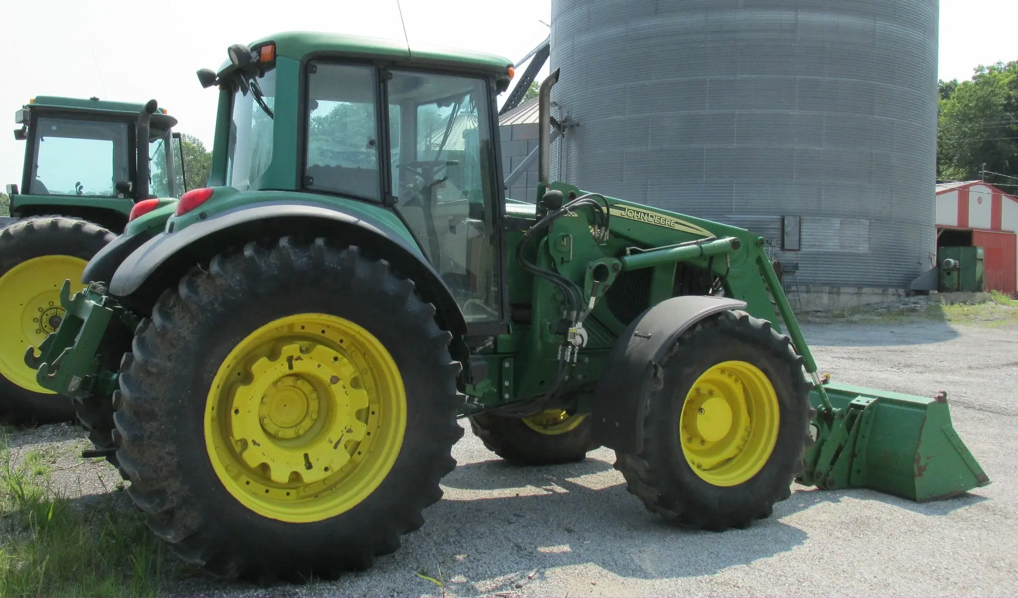 2005 JOHN DEERE 7220 - Image 2