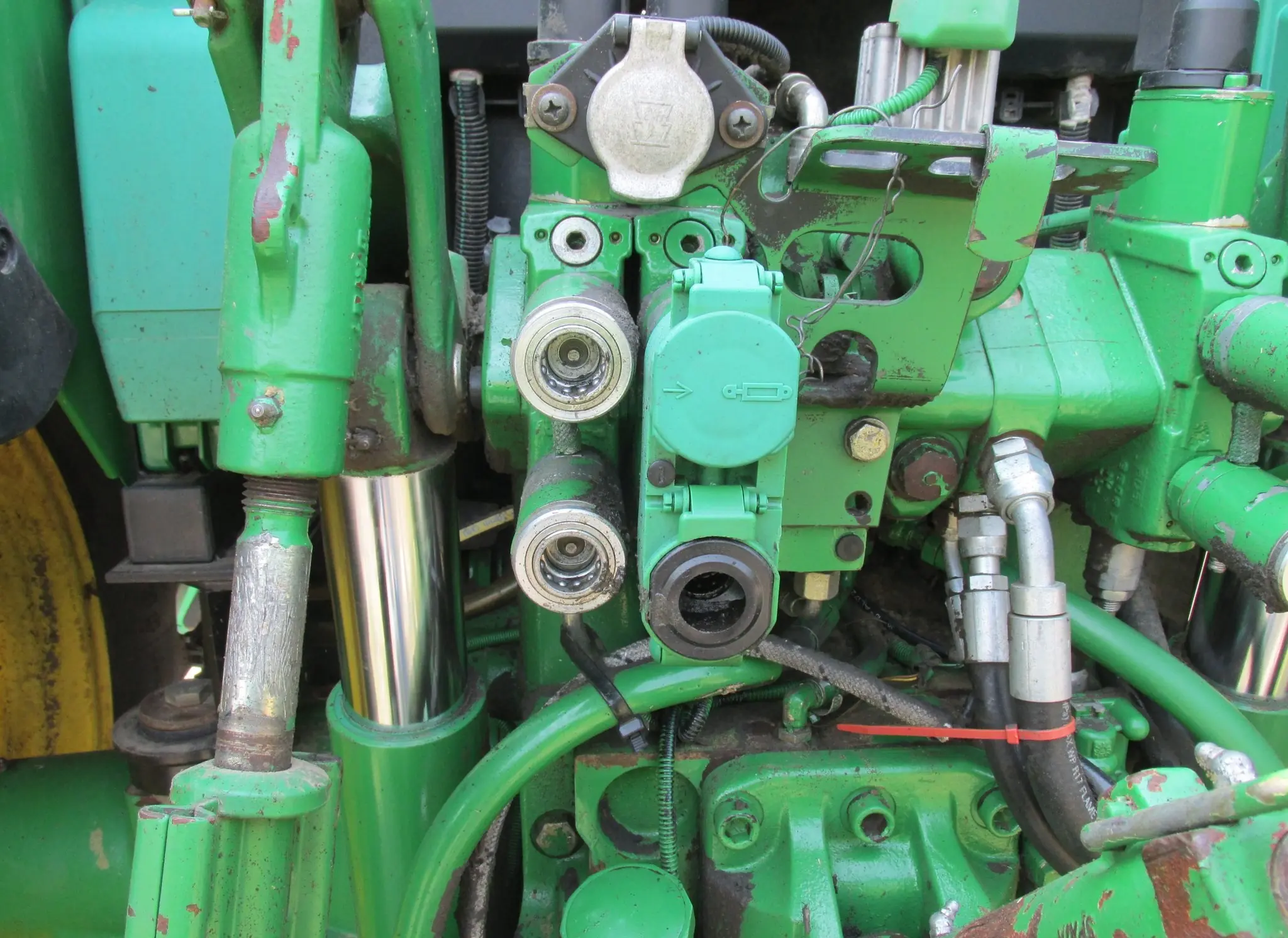 2005 JOHN DEERE 7220 - Image 27