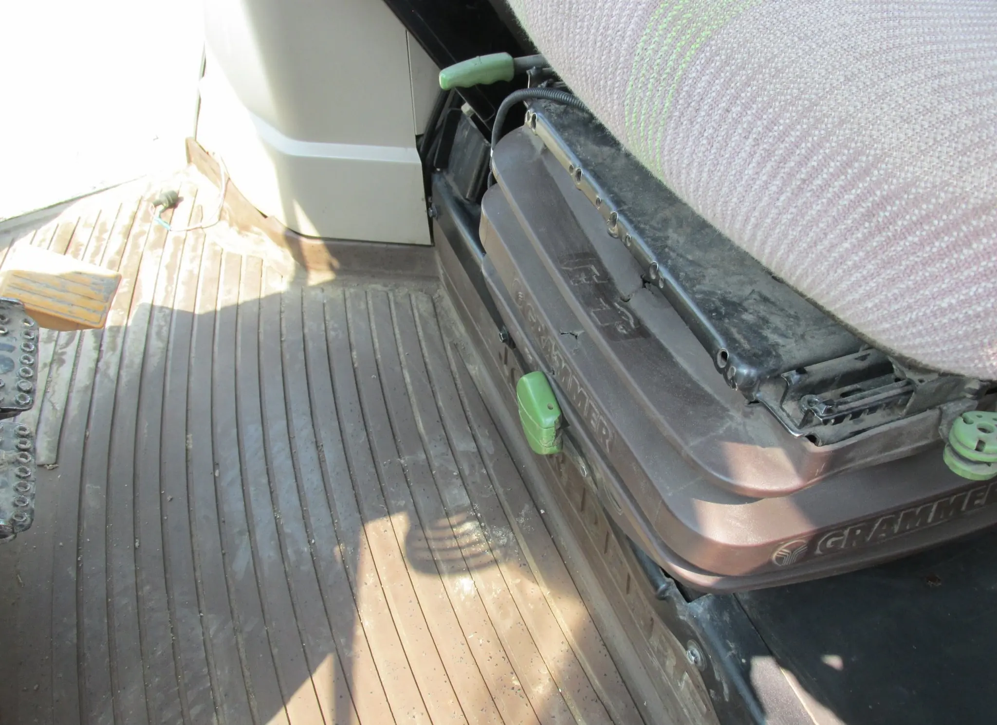 2005 JOHN DEERE 7220 - Image 16