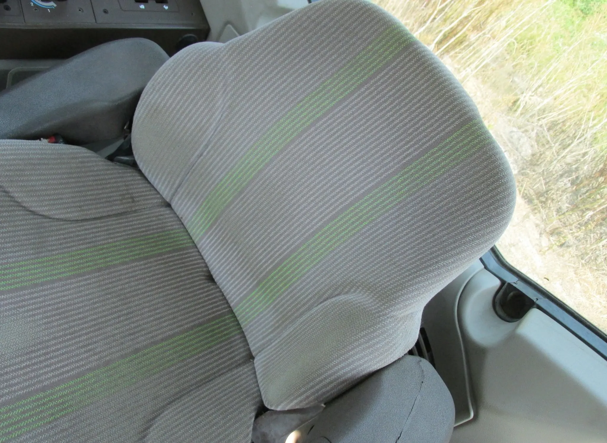 2005 JOHN DEERE 7220 - Image 7